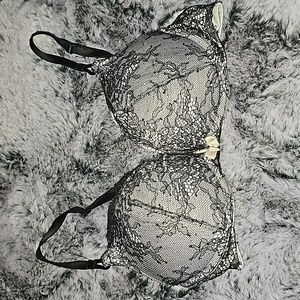 SOLD Victoria Secret 32b Bombshell Bra